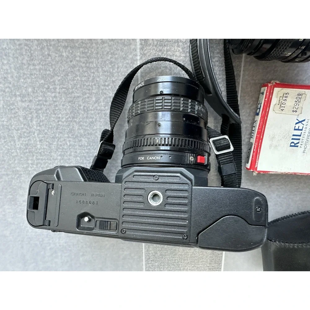 Canon T70 35mm Camera Lot. Body, 3 Lenses, Flash, Bag. Works Great!